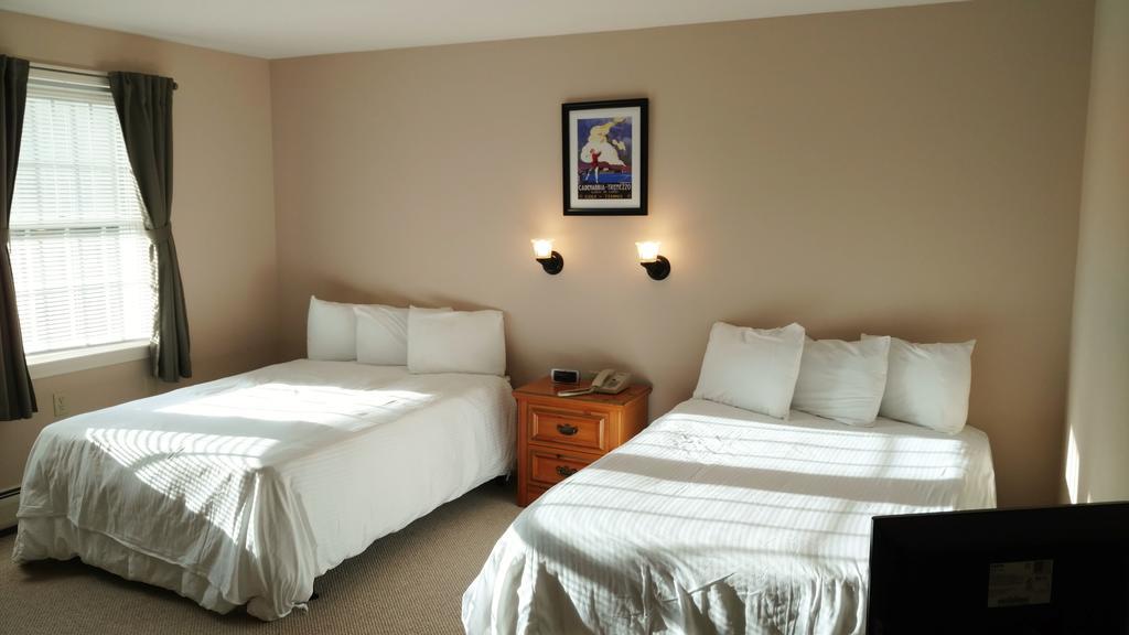 Woodbound Inn Rindge Esterno foto